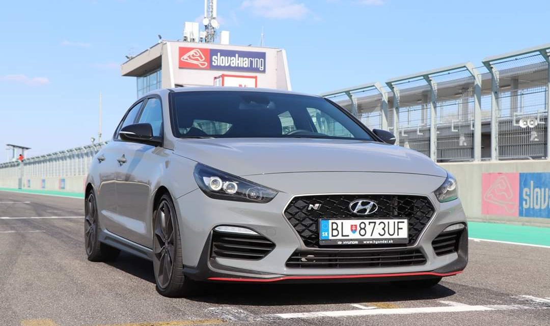 Wir haben den Hyundai i30 Fastback N Performance am Slovakia Ring ausprobiert. Ist Fastback besser als ein Hatchback?