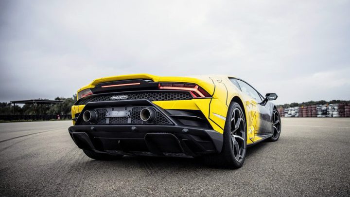 Lamborghini präsentierte ein dynamisches System zur Änderung der Radgeometrie.